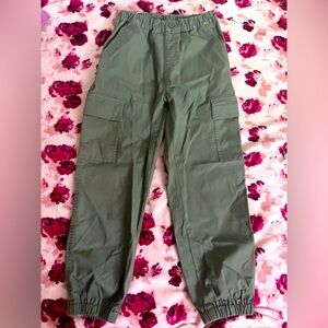 Green cuffed cargo pants